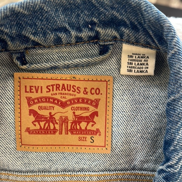 Levi's Classic Blue Denim Jacket​‎ - Picture 2 of 8